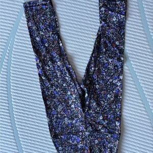 Lululemon Athletica size 4 Floral Patterned Leggings Cropped/Ankle